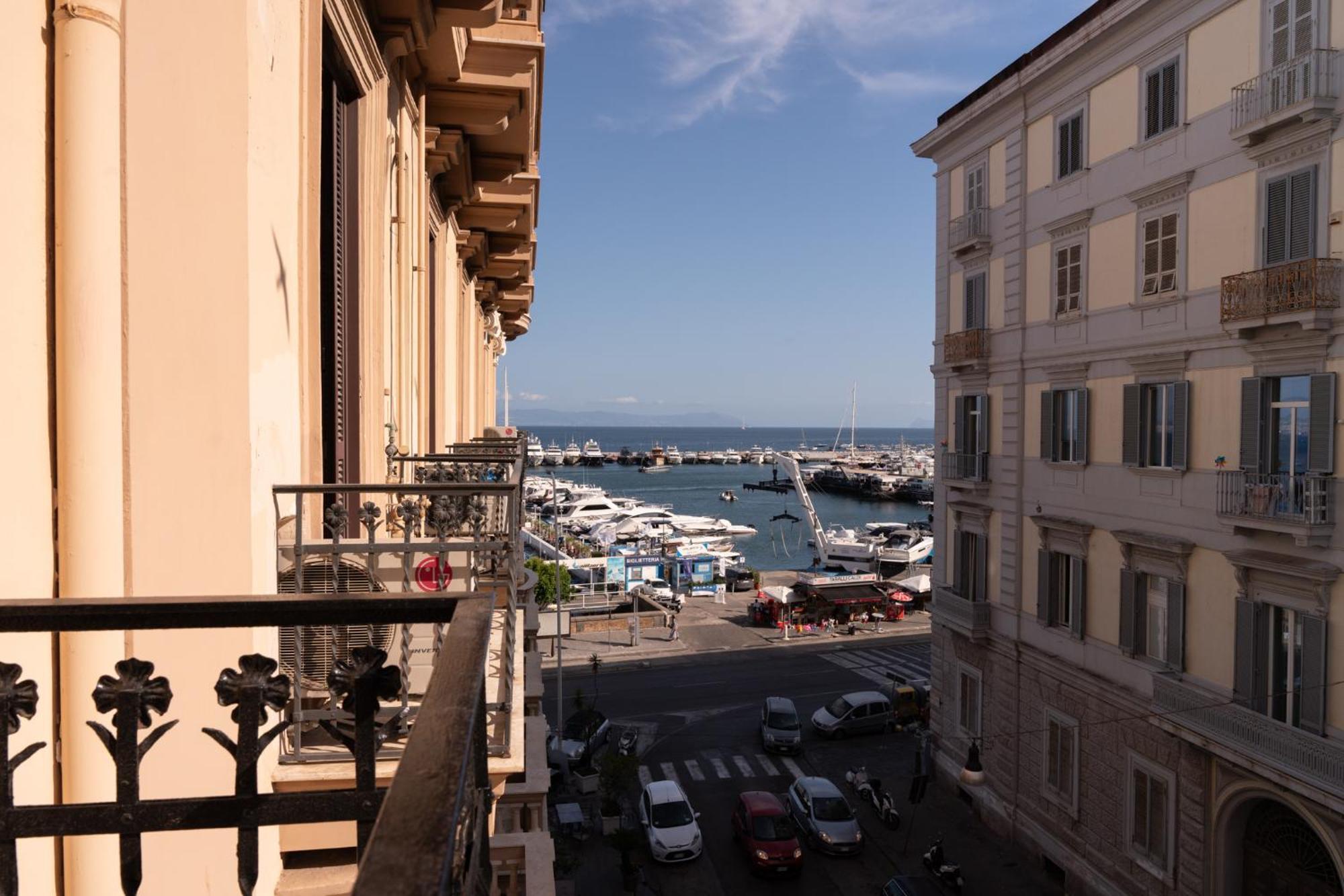 Caracciolo 13 Rooftop & * Naples